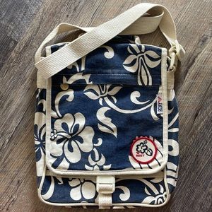 *Vintage* Roxy crossbody bag. Like new!